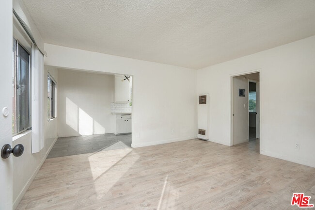 Building Photo - 2614 Michigan Ave Unit 4 Rental