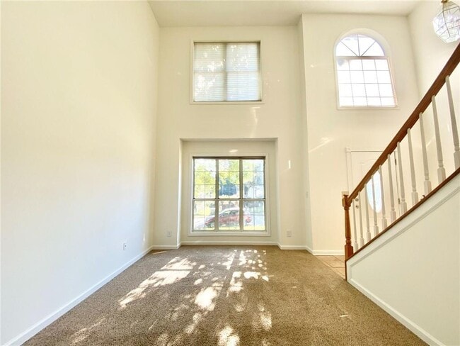 Photo - 640 Suwanee Lakes Cir NW