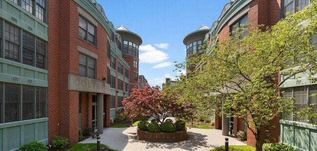 Building Photo - 402 9th St Unit E4L Rental