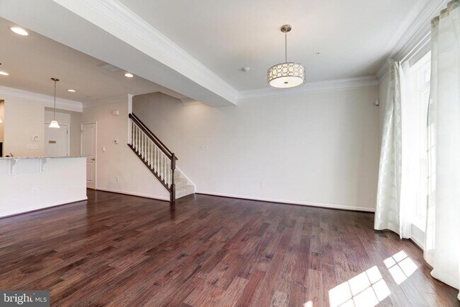 Photo - 13643 Air and Space Museum Pkwy