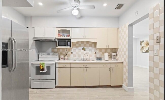 Building Photo - 18830 NW 7th Ave