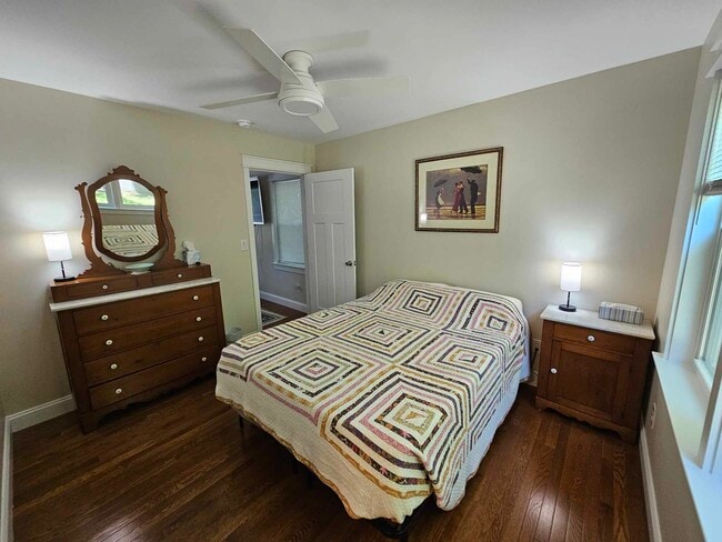 Photo - 1565 N May St