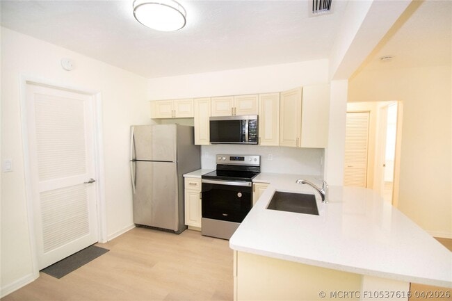 Photo - 2547 Roosevelt St