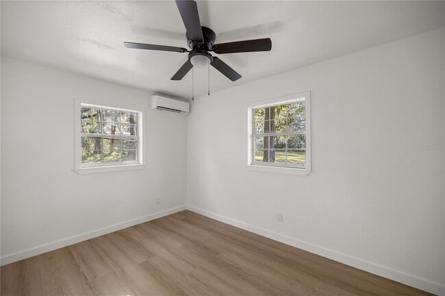 Photo - 411 NE 26th Ct