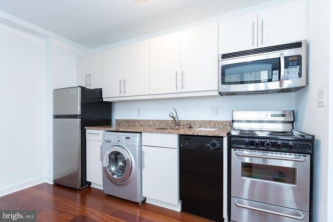 Photo - 219 S 18th St Unit 513