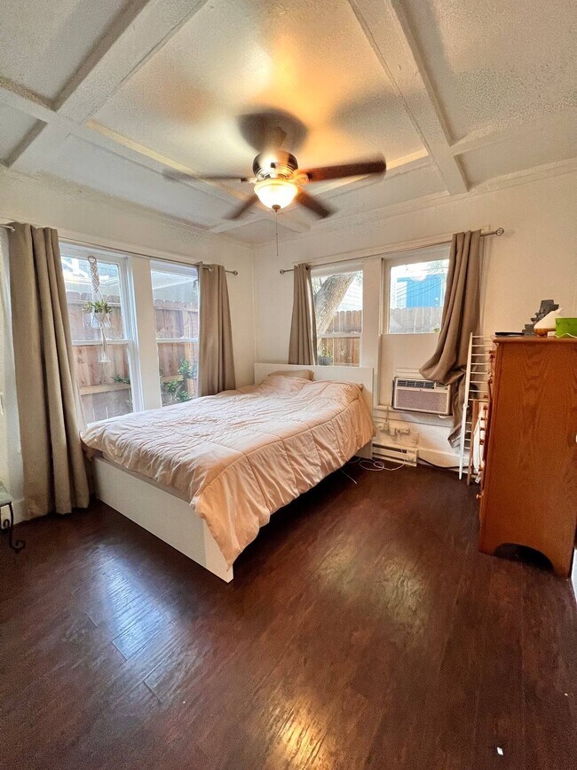 1302 W Bell St Unit 2