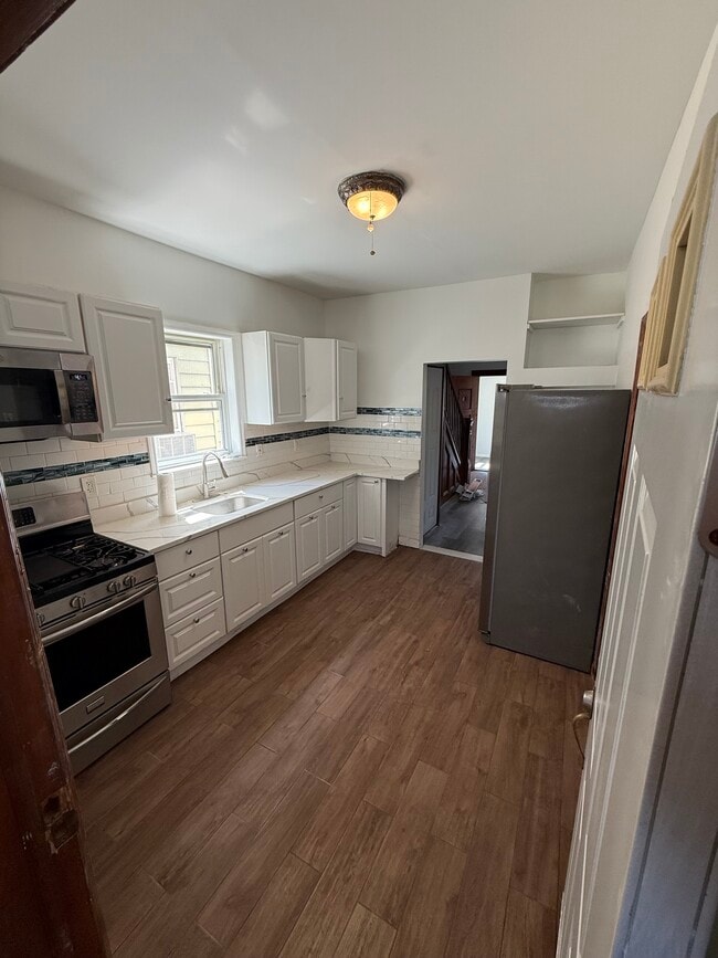 Kitchen - 1017 North Ave