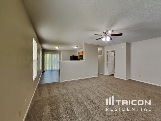 Photo - 8902 Hosta Way