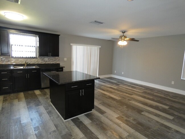 Photo - 14212 NE 4th Ave