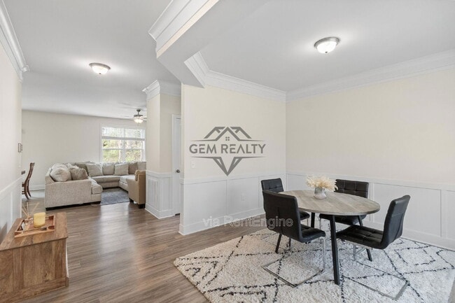 Photo - 102 Monroe St