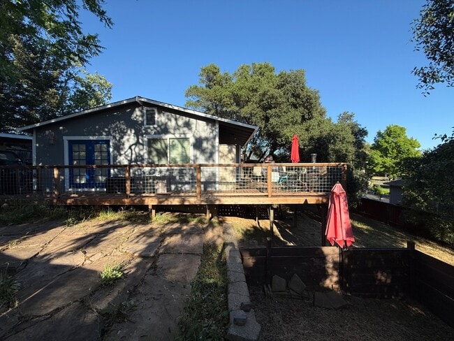 Building Photo - 300 IOLI Ranch Cir