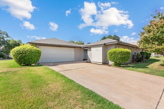 Building Photo - READY NOW! UPDATES GALORE! Rental