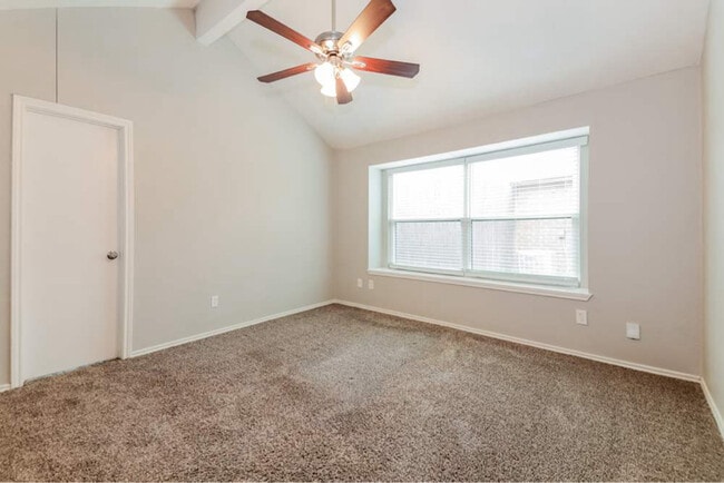 Photo - 611 Hanover Dr