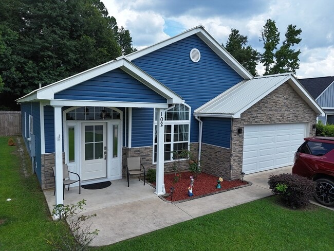 Photo - 102 Lukesdale Cove
