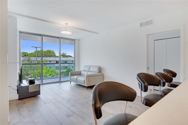 Photo - 13800 Highland Dr Unidad 202