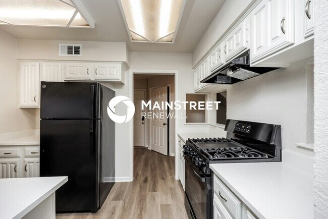 Photo - 3 Bedroom Pet-Friendly Home in Mesquite, TX with Main Street Renewal
