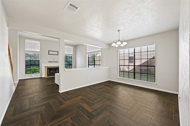 Photo - 1555 Hillside Elm St