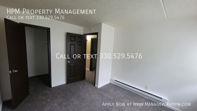 Photo - 723 E Waterloo Rd Unit A