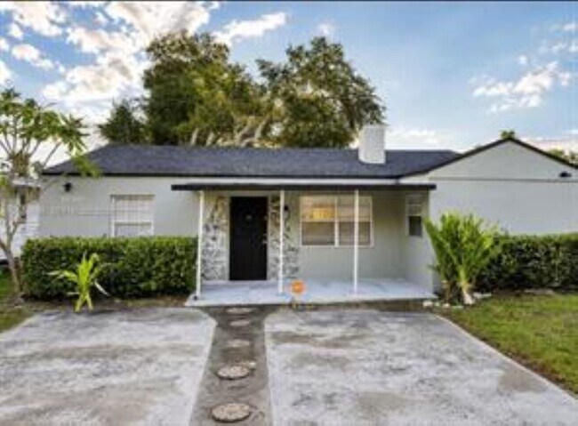Photo - 1039 NE 17th Ave