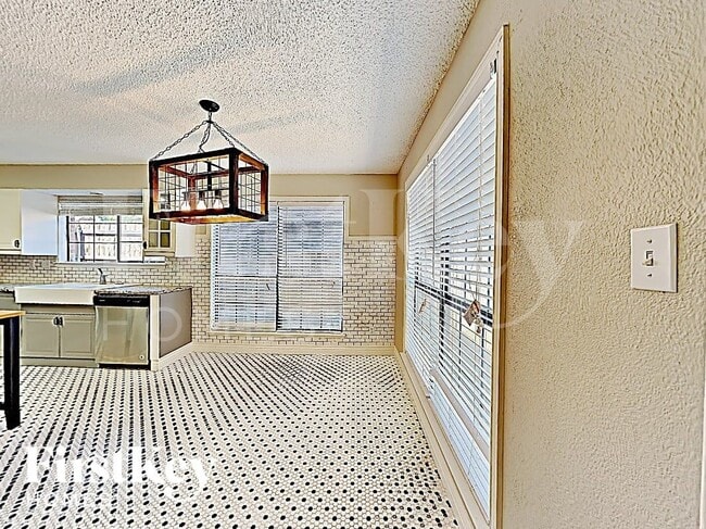 Photo - 4338 Walsh Ln