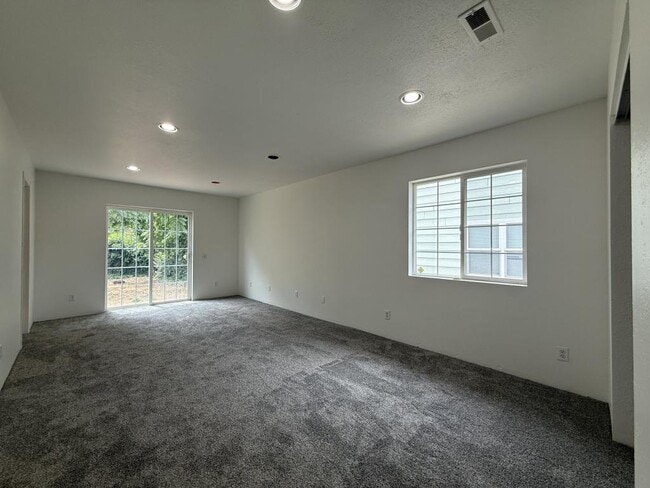 Photo - 733 NE Wharton Dr