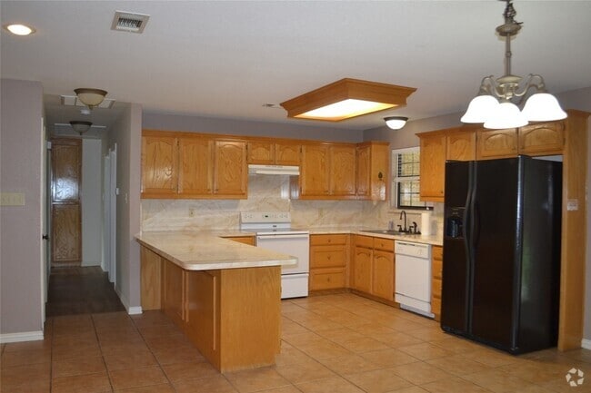 Building Photo - 525 W Lloyd St Rental