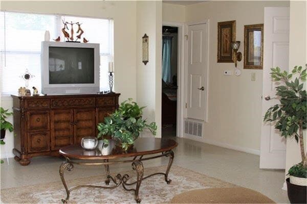 Photo - 140 N Summit Rd