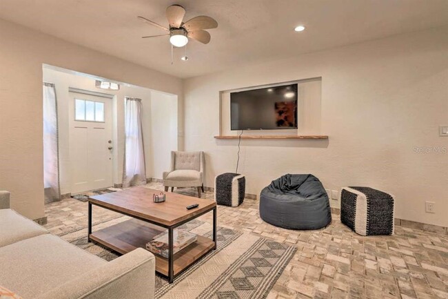 Photo - 808 9th Ave