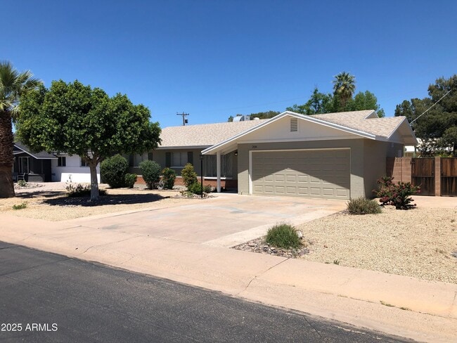 Building Photo - 208 E Balboa Dr Rental
