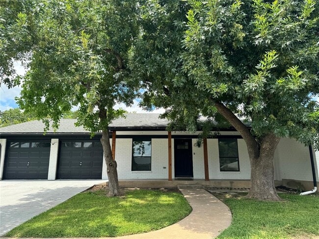 Building Photo - 2500 Harrowden Dr