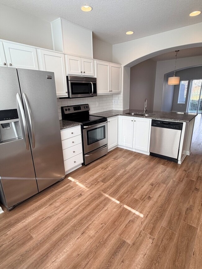 Building Photo - Beautiful Home in FABULOUS Location - Min ... Unit 103