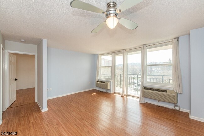 Photo - 300 Main St Unit 415