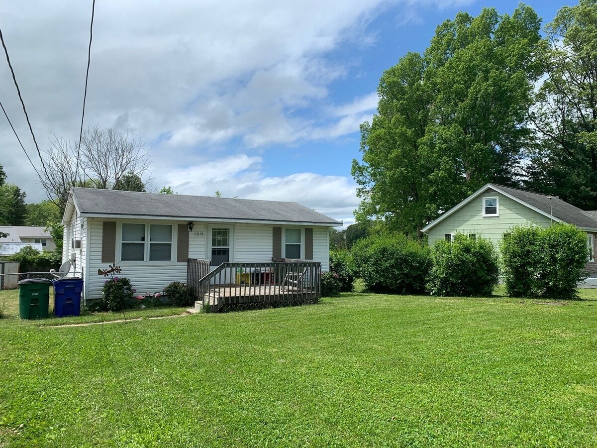 Photo - 1215 Orchard St
