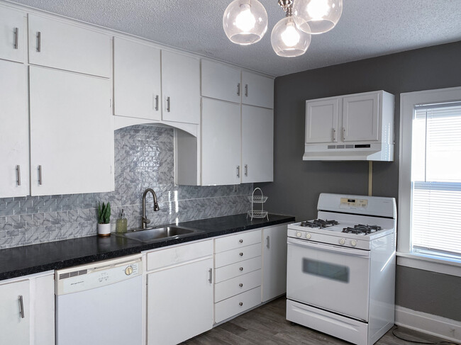 Photo - Des Moines 4 plex Condo Unit 2
