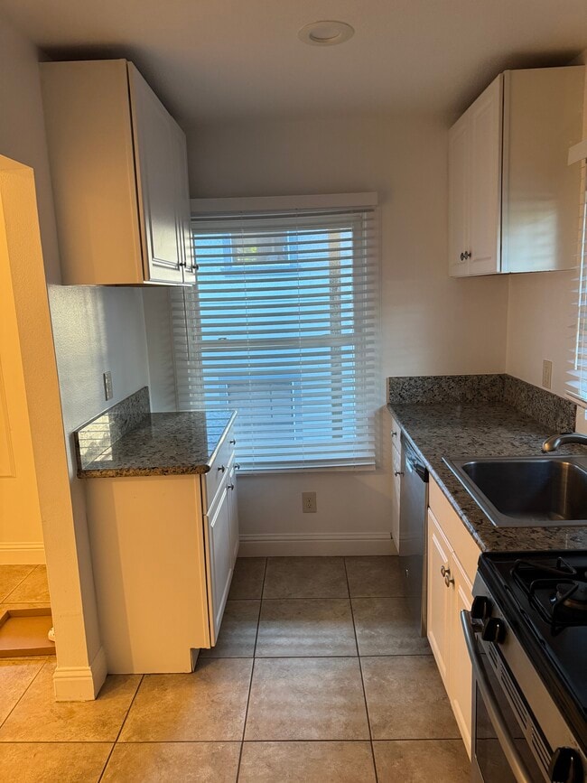 Photo - 1009 Solons Aly Unit Solons Alley Apt #2