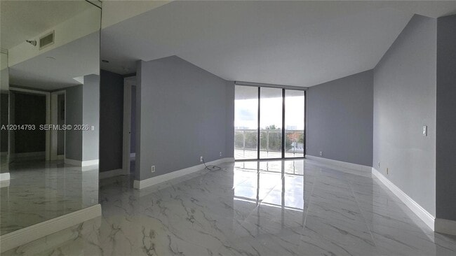 Building Photo - 3610 Yacht Club Dr Unit 615