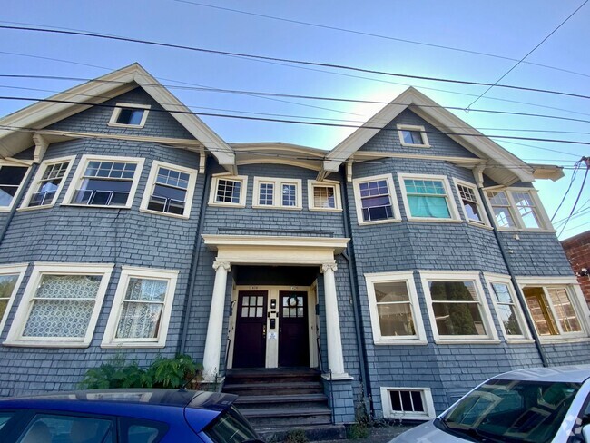 Building Photo - Unique Vintage 1 Bedroom 1 Bath Apartment ... Unit 1426