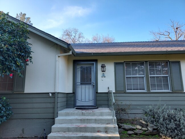 Photo - 6124 Van Alstine Ave