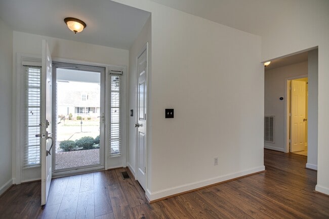 Photo - 1105 McDonough Cir