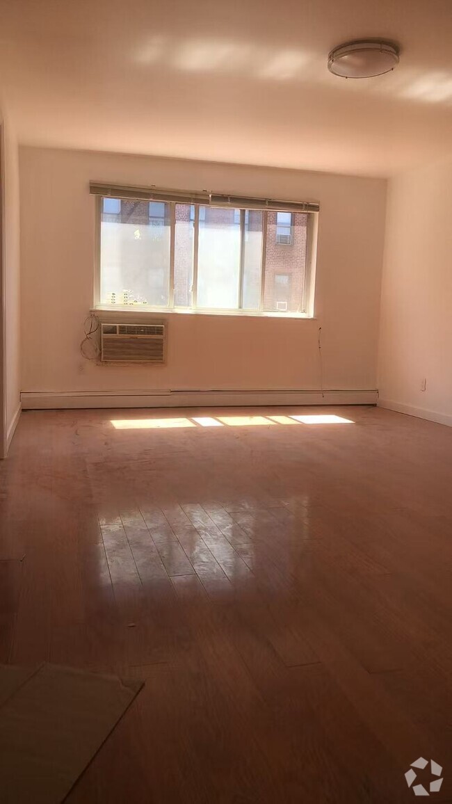 Building Photo - 4189 Gleane St Unit 3F Rental