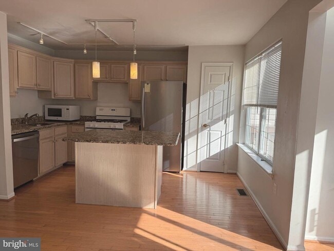 Photo - 20 Emandan Ln