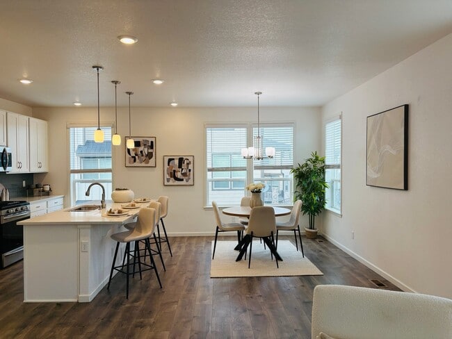 Photo - 1592 Castle Creek Cir