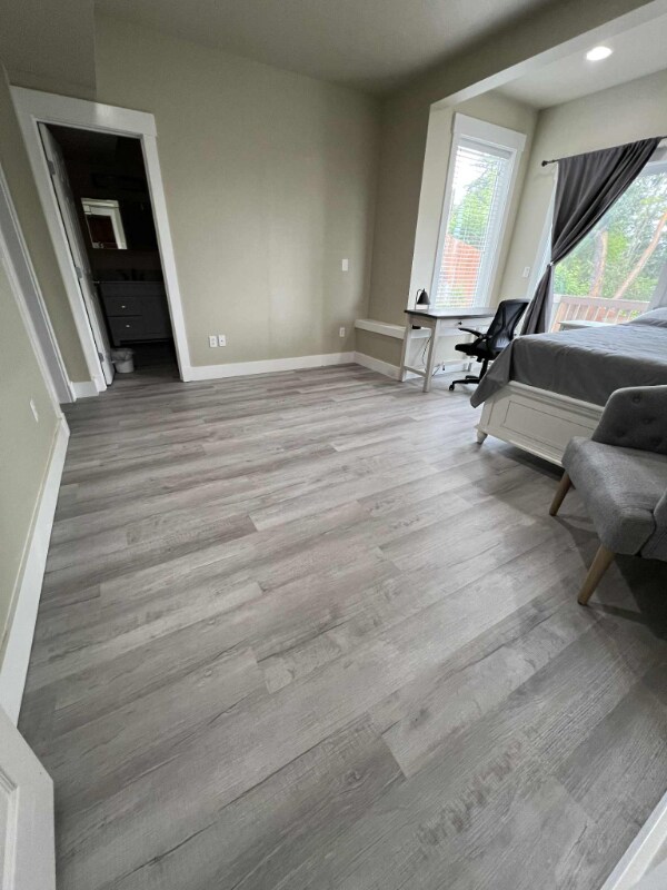 Photo - 9006 105 Ave SW