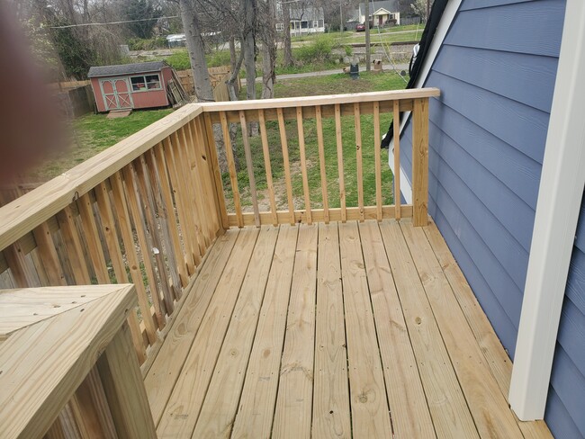 Deck - 1605 Douglas Ave Unit D