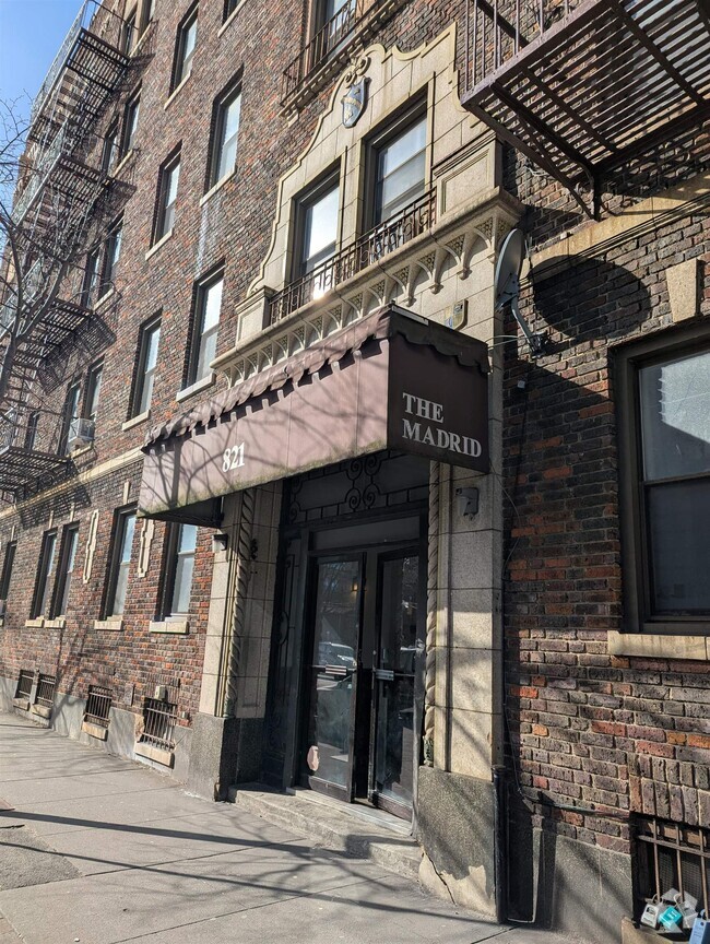 Building Photo - 821 Bergen Ave Unit 2A Rental