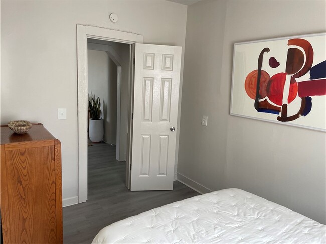 Photo - 74 Richmond St