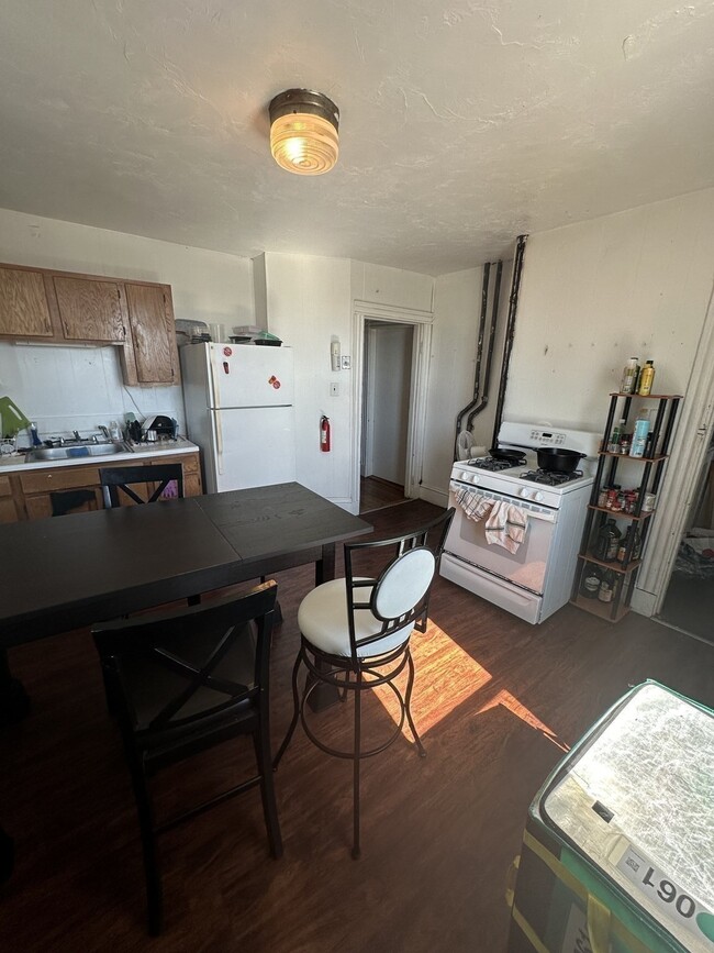 Building Photo - 50 Fisher Ave Unit 1