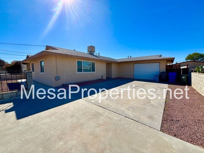 Building Photo - 1210 Oasis Dr