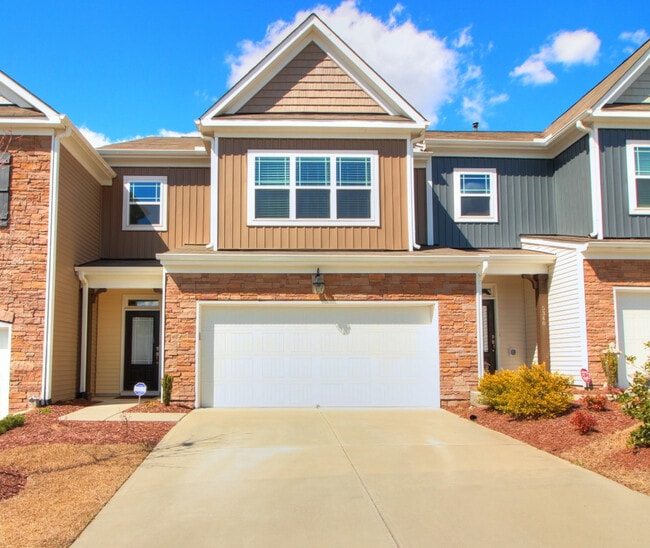 Building Photo - RTP Beauty! Huge 3/2.5 Townhouse in Page Park