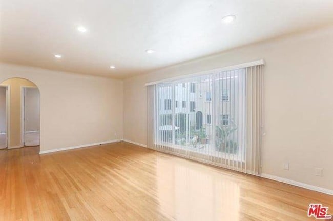 Building Photo - 1329 S Cloverdale Ave Unit 1329